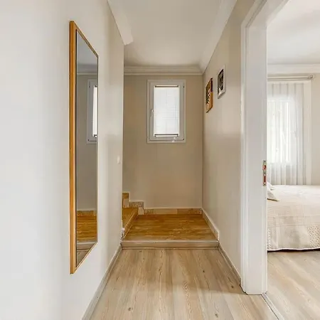 3br Duplex Close To Center Villa