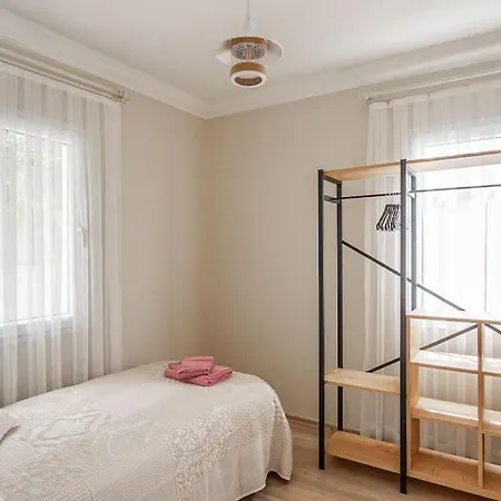 3br Duplex Close To Center Villa