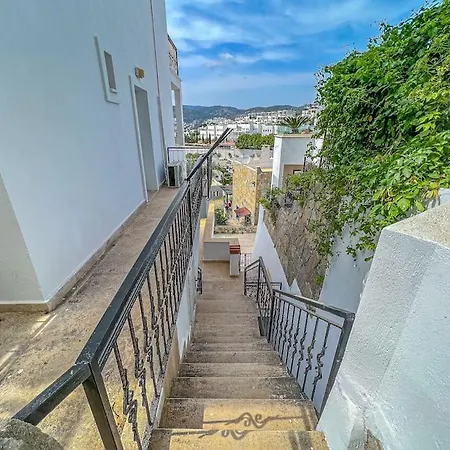 Willa 3br Duplex Close To Center *